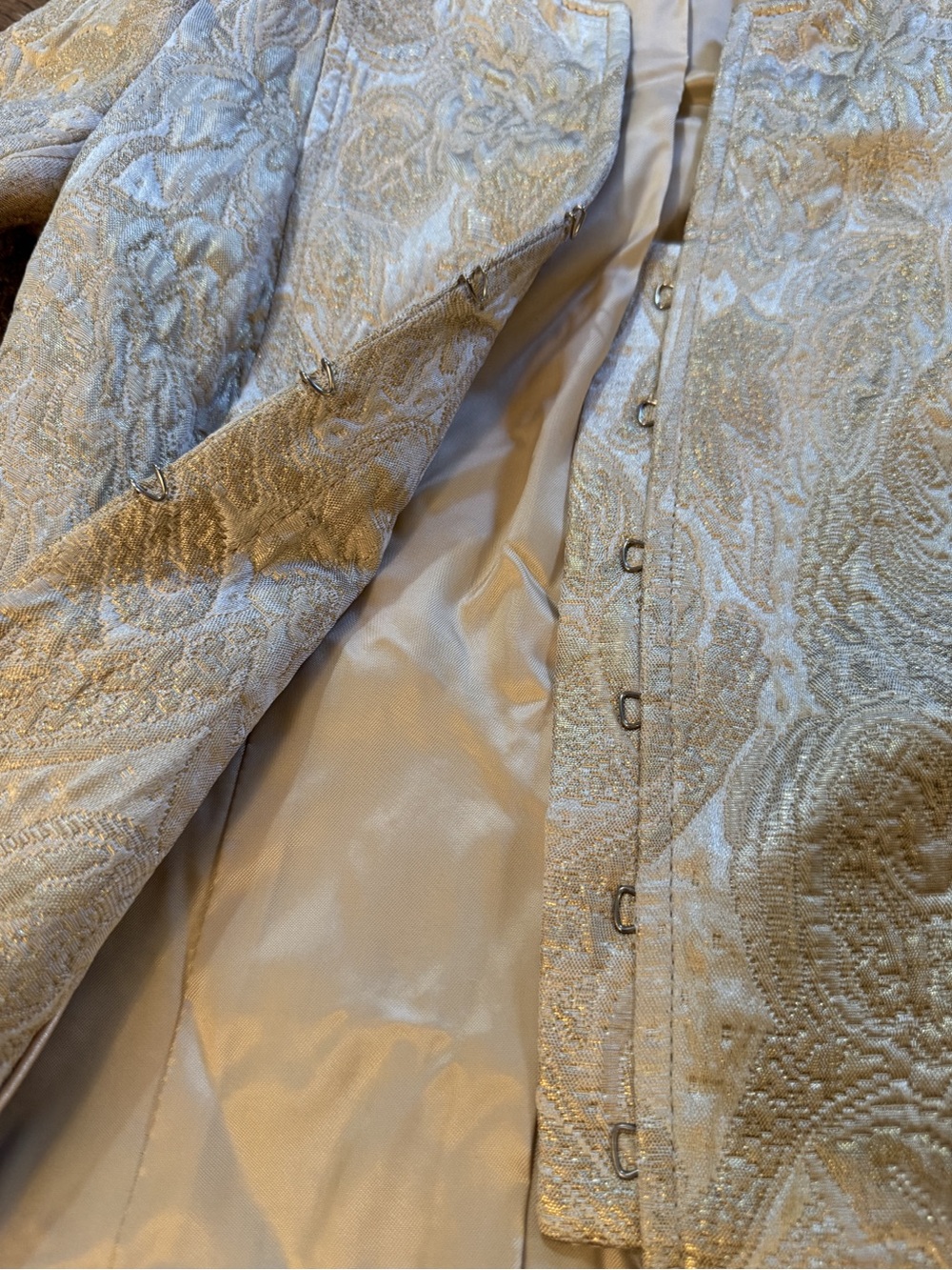 Elegant Metallic Paisley Women’s Jacket - Light Gold - Picture 6 of 8